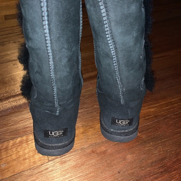 UGG Bailey Bow Triplet - Black, Size 8 Boots - Picture 2 of 5